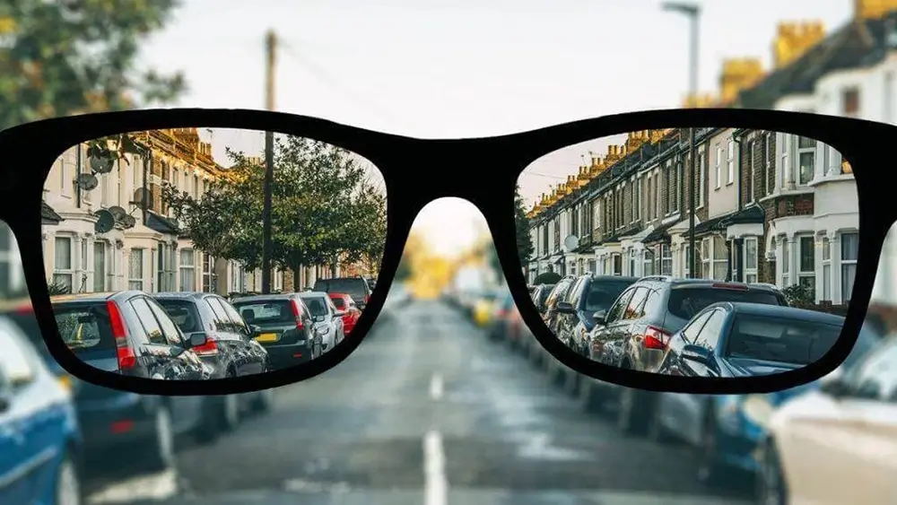 A simulation of blurred distance vision due to myopia and its correction using prescription eyeglasses